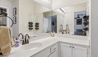 8437 E Cypress Point Ct, Baton Rouge, LA 70809