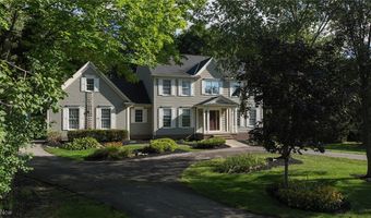 990 Whisperwood Ln, Aurora, OH 44202