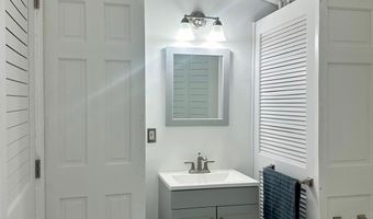 19 CENTER St, Barnegat, NJ 08005