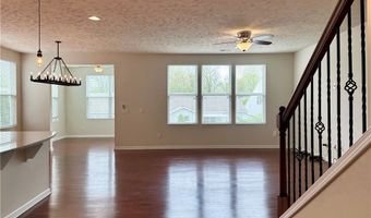 522 Heritage Woods Dr, Akron, OH 44321