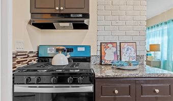 2118 W Crestwood Ln, Anaheim, CA 92804