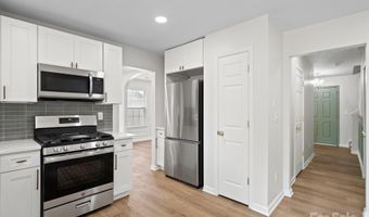 3813 Brookchase Ln, Charlotte, NC 28205