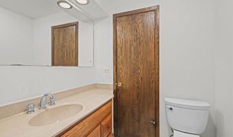 2110 E Eastman Ct, Arlington Heights, IL 60004