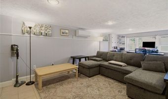 10 Kerins Ter, Newport, RI 02840