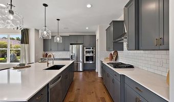 6151 N TRAILWOODS Dr, Ann Arbor, MI 48103