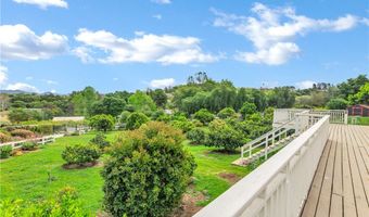 735 Del Valle Dr, Fallbrook, CA 92028