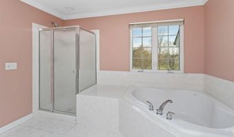16 Heritage Dr, Allentown, NJ 08501