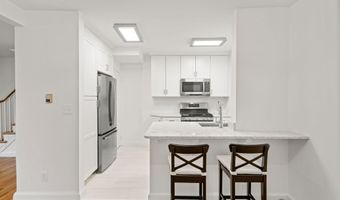 16 E LINDEN St, Alexandria, VA 22301