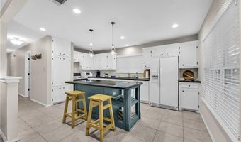 912 Palm Dr, Alamo, TX 78516