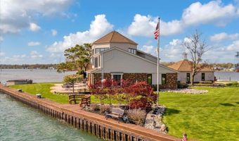523 Lathrop Ave, Algonac, MI 48001