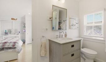 5 Division St, Newport, RI 02840