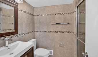 6035 CHATSWORTH Ln, Bethesda, MD 20814