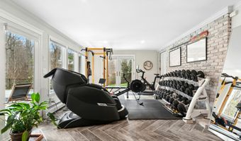 15 Queens Ln, Darien, CT 06820