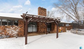 328 S 3rd Ave, Brandon, SD 57005