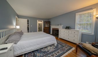 10 Corbin Cir, Branford, CT 06405