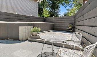 420 Echo Hill Dr, Ballwin, MO 63021