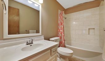 324 N Lakeside Dr, Andover, KS 67002