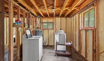 70 Meredith Ln, Barnstead, NH 03225