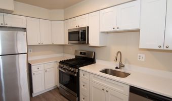 750 S DICKERSON St 414, Arlington, VA 22204