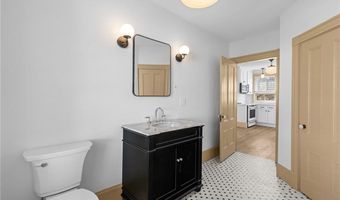 18 Barney St 2, Newport, RI 02840