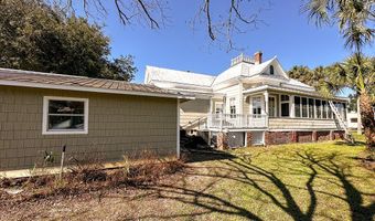 142 4th St, Apalachicola, FL 32320