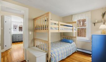61 Old Phinneys Ln, Barnstable, MA 02630
