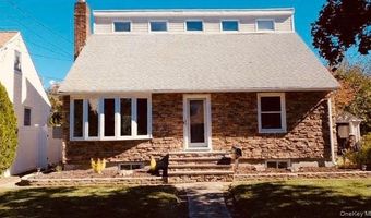 77 Lynton Rd, Albertson, NY 11507
