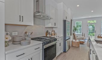2550 FARMSTEAD Dr, Rockville, MD 20850