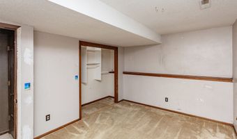 202 11th Ave NW, Altoona, IA 50009