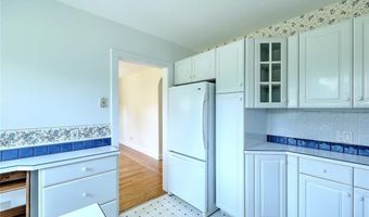 10 Roosevelt Ave, Lincoln, RI 02865