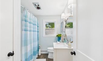 65 Bayberry Ln, East Greenwich, RI 02818