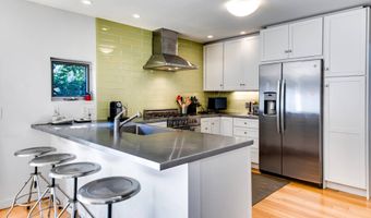 54 Gardiner Dr, Amagansett, NY 11930