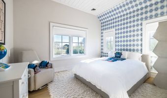 121 Hand Ln, Amagansett, NY 11930