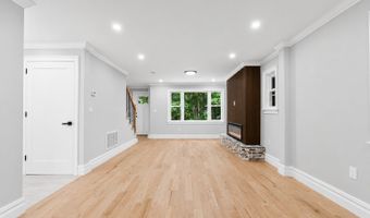 28 Spruce Mountain Rd, Danbury, CT 06810