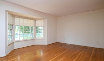 6820 COLBURN Dr, Annandale, VA 22003