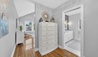 42 Windsor St, Jamestown, RI 02835