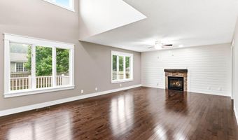 2516 White Oak Dr, Ames, IA 50014