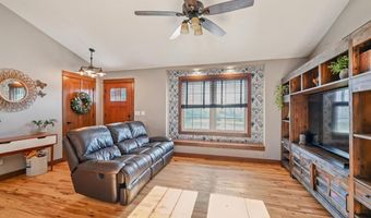 82 1st St Ct, Atkins, IA 52206