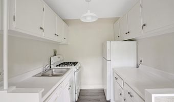7717 DONNYBROOK Ct 103, Annandale, VA 22003