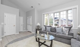 6 Sarah Ct, Amityville, NY 11701