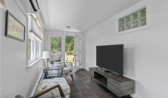 61 Richmond St, Bristol, RI 02809
