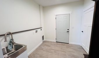 921 Willet St, Aberdeen, SD 57401