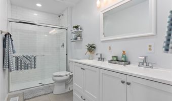 237 Valleyoak Ct, Ballwin, MO 63021