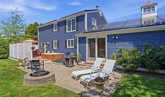 34 Brooks Farm Dr, Bristol, RI 02809