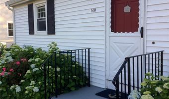 140 Renfrew Ave, Middletown, RI 02842