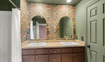 923 Bellview Ave 2, Ashland, OR 97520