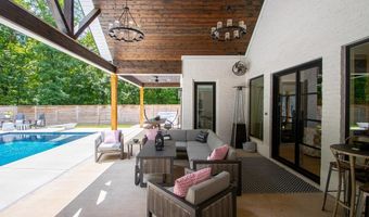 810 Caddo Dr, Benton, AR 72019