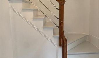 15 Clinton Ave 2, Newport, RI 02840