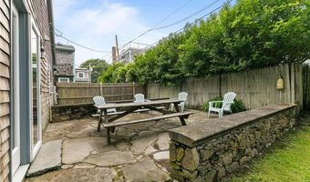 19 Warren Ave 19, Middletown, RI 02842