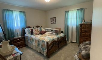 2105 Oakridge Dr, Ava, MO 65608